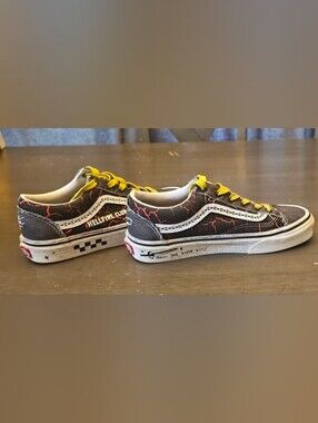 Women & Kids Stranger Things VANS!